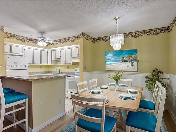 3rd image of 7154 Ashmont Cir #102