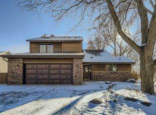 181 Fox Hollow Dr, Chanhassen, MN 55317