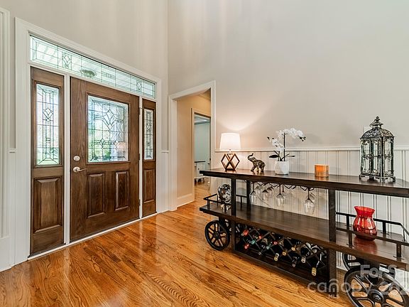 5th image of 105 Alder Springs Ln
