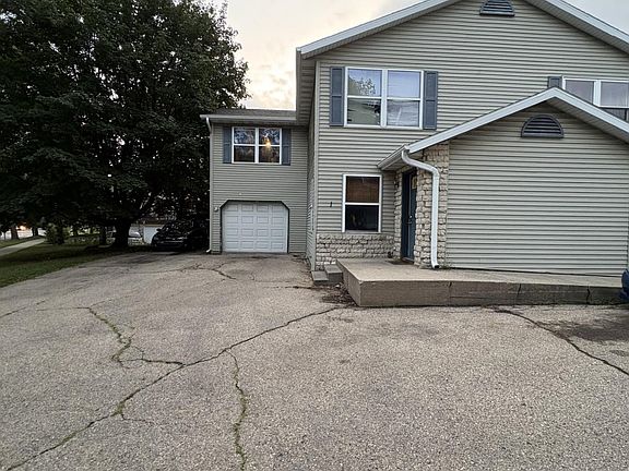 3rd image of 806 N Thompson Dr Unit 1
