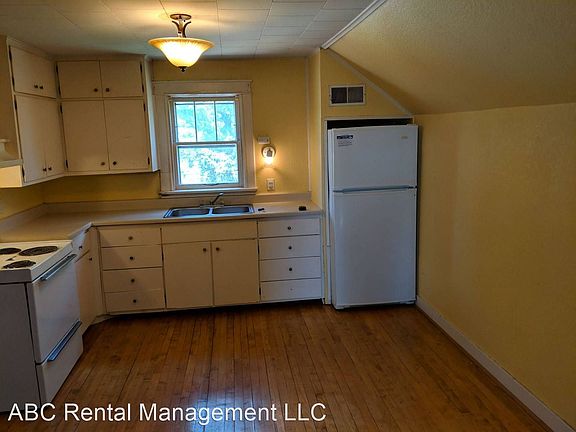 3rd image of 214 1/2 E Ross Ave