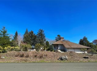 11 Trinity Pl, Cosmopolis, WA 98537