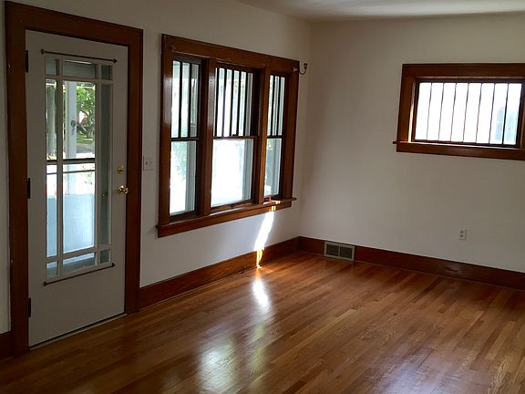 3rd image of 322 Shenley Dr