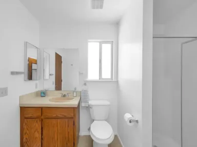 135 S Alfred St — Photo 9