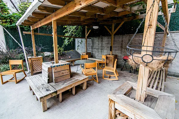 Rented by Nooklyn NYC LLC | media 24