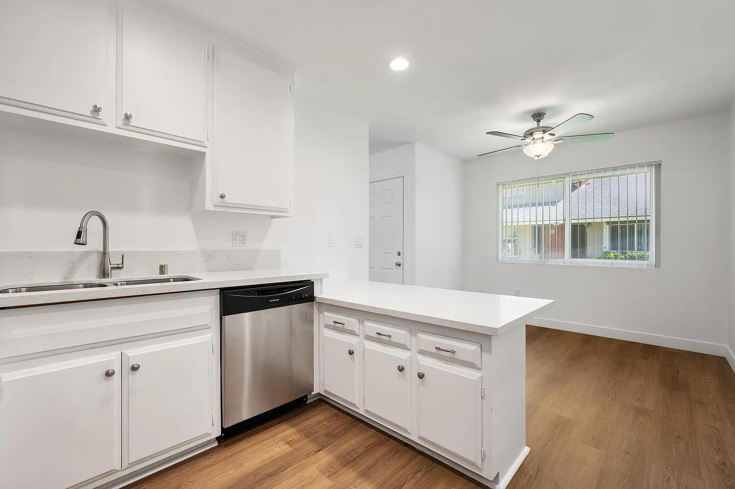 2 bed, 1000 sqft, $2,650 — Photo 1