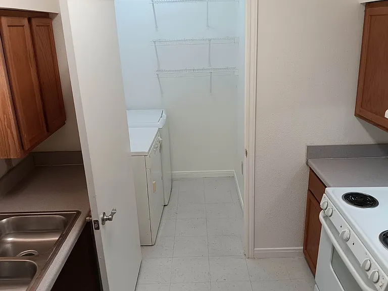 503 Cypress St — Photo 7