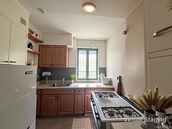 3rd image of 1527 Metropolitan Avenue #3A