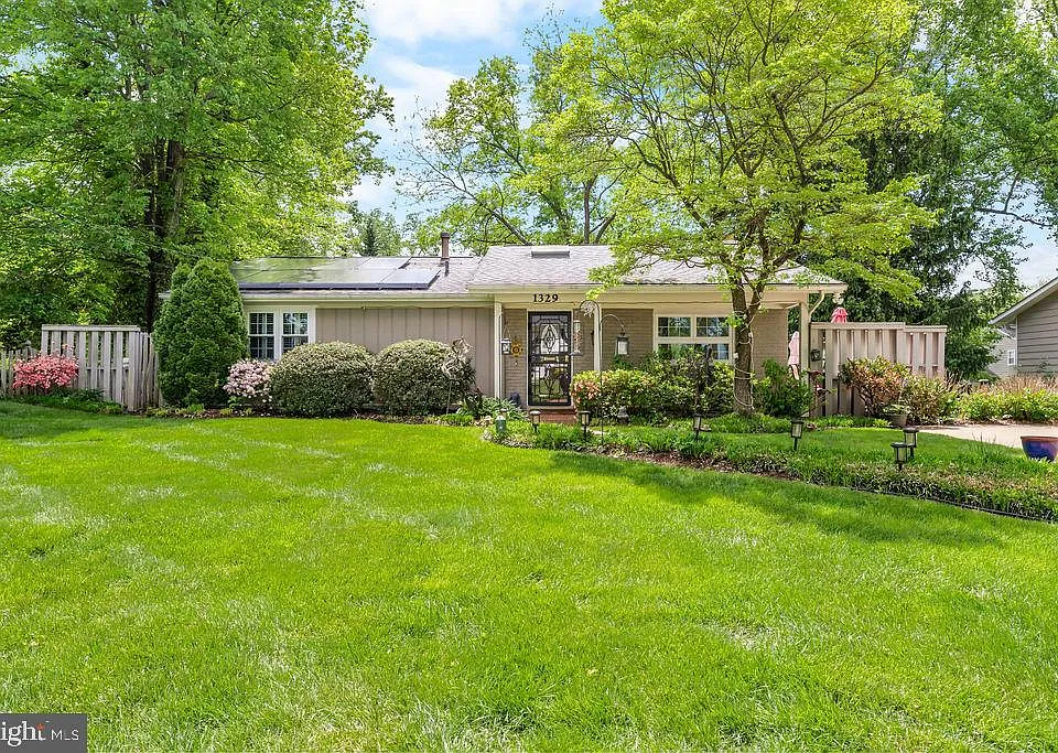 1329 Gresham Rd