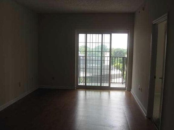 4th image of 195 14th St NE #501