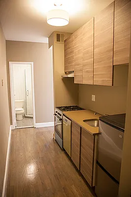 Rented by COASTLINE NEW YORK INC | media 13