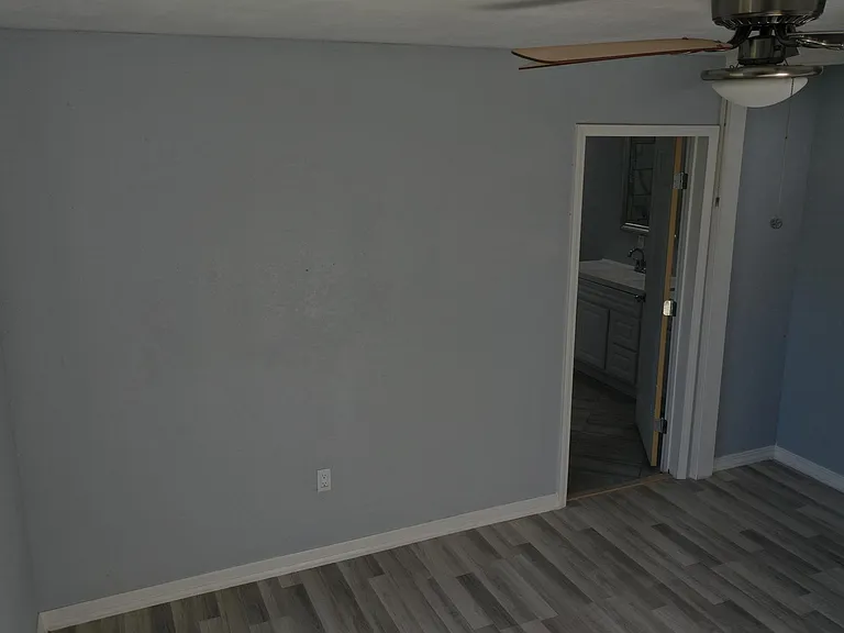 2102 Tulip St — Photo 8