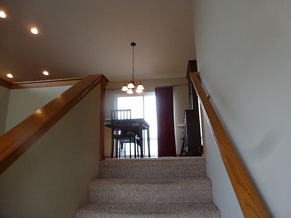 4th image of 250 N Sunset Dr