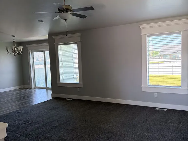 3395 Ventura Ave — Photo 2