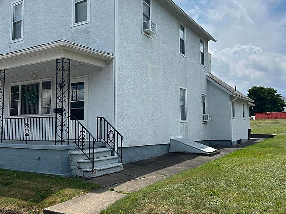 3rd image of 300 Charles St