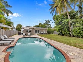 1815 Daytonia Rd, Miami Beach, FL