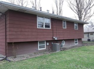 7742 Chase St, Merrillville, IN 46410