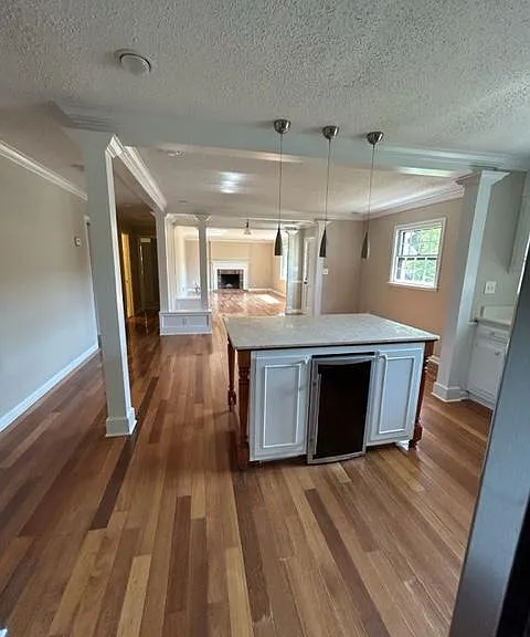 1507 Locust Cir SE — Photo 2