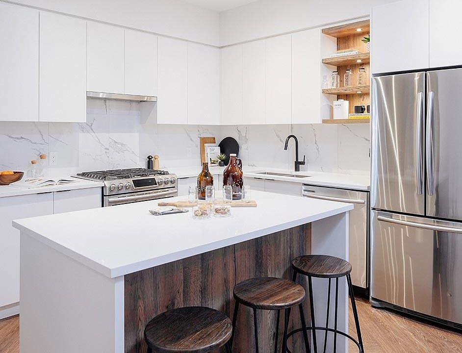 2nd image of 3229 Saint Johns St #520
