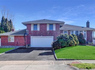 309 Ellen Pl, Jericho, NY 11753