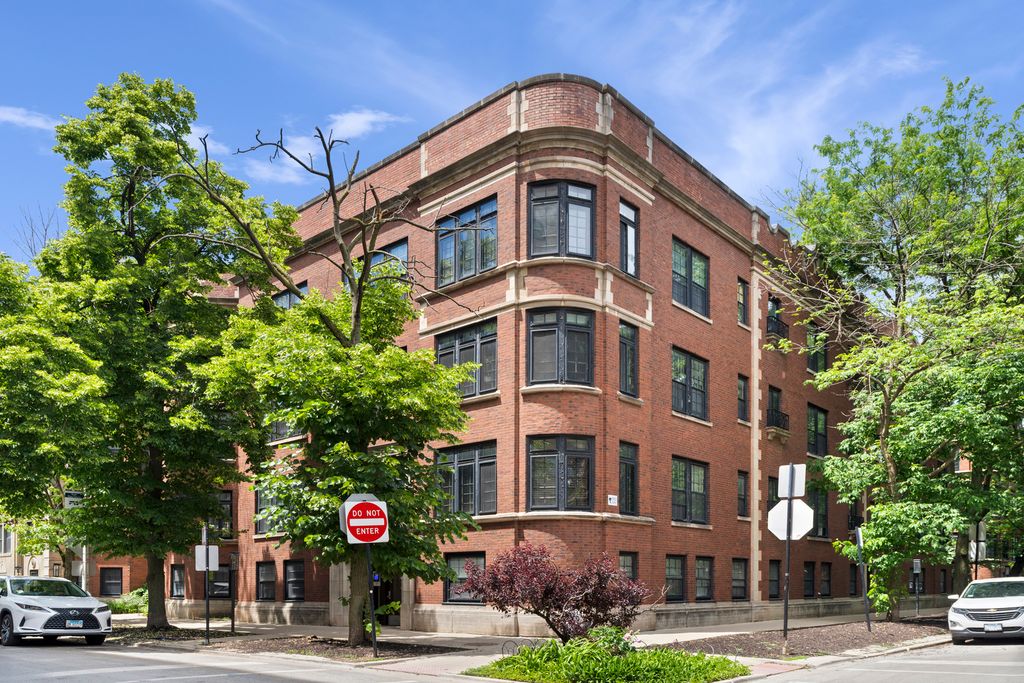 510 W Surf St APT 3, Chicago, IL 60657 condo