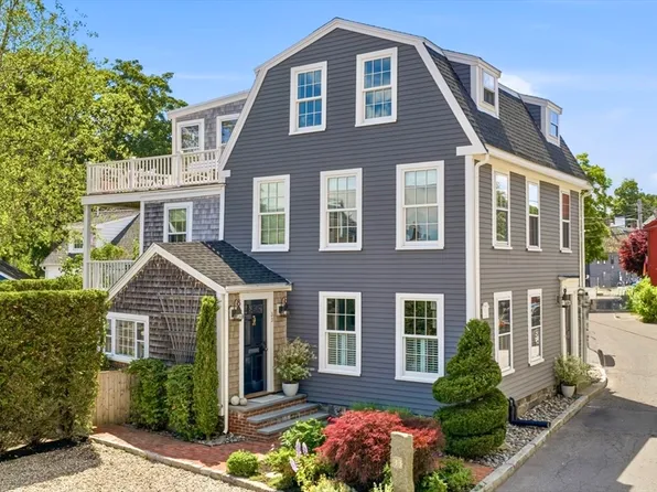 33 Franklin St, Marblehead, MA 01945