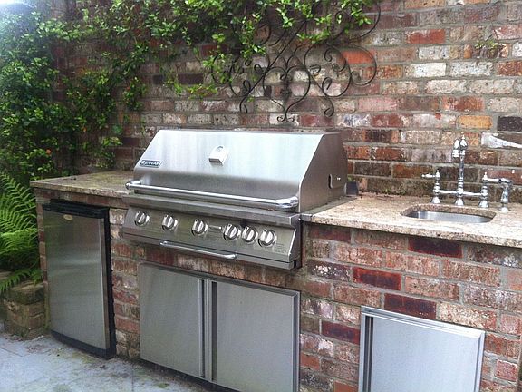 Outdoor Kitchen
