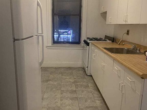 5th image of 2924 21st Ave APT 2H
