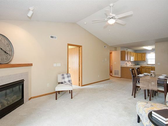 5th image of 100 Cherry Ct APT 6
