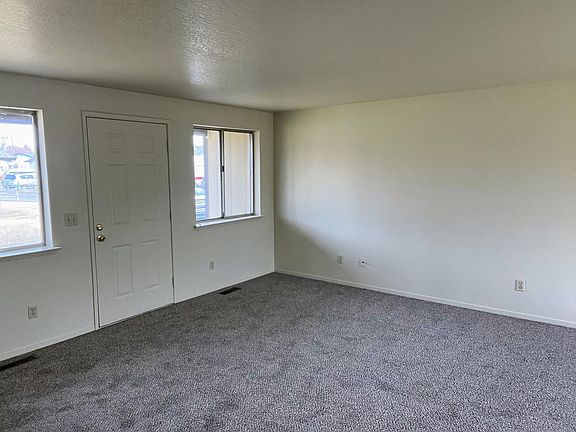 4th image of 1313 Langley Dr