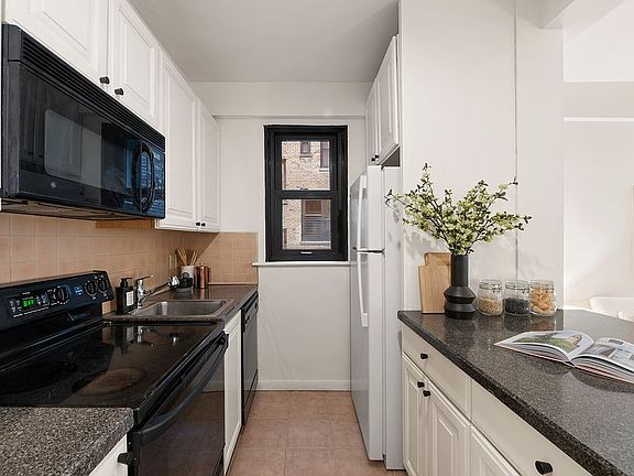 4th image of 251 W 74th St APT 3B