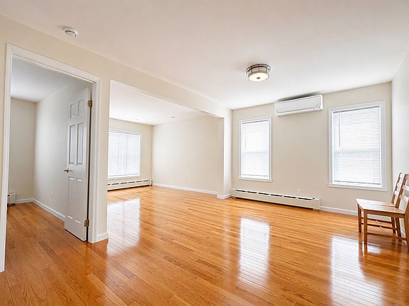 2nd image of 2214 23rd St #2