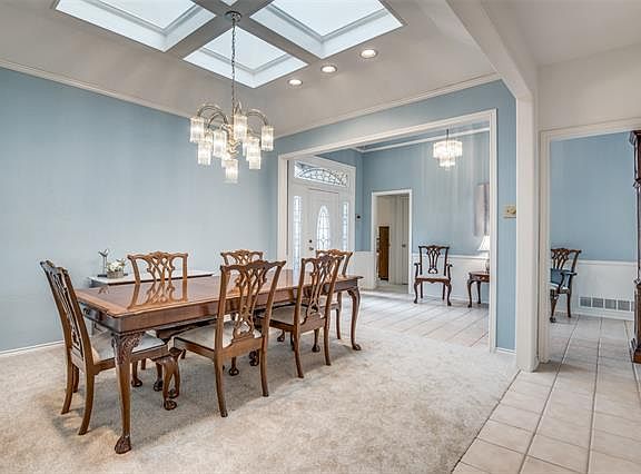 5th image of 3301 Louis Dr