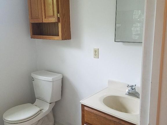 2nd image of 210 Lee St
