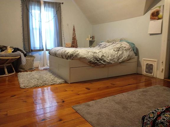 5th image of 34 Paulina St #2A