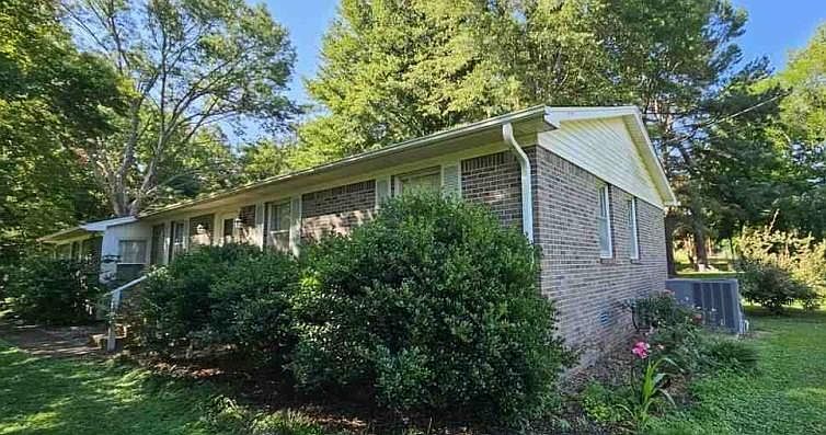 1st image of 433 Henderson Rd