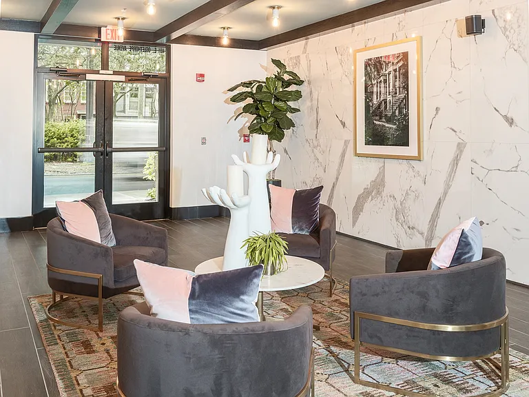 Capital Collective Luxury Apartments — Photo 9