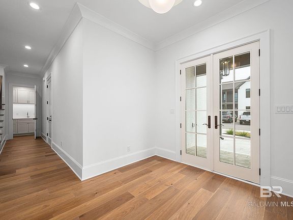 2nd image of 841 Inlet Cir