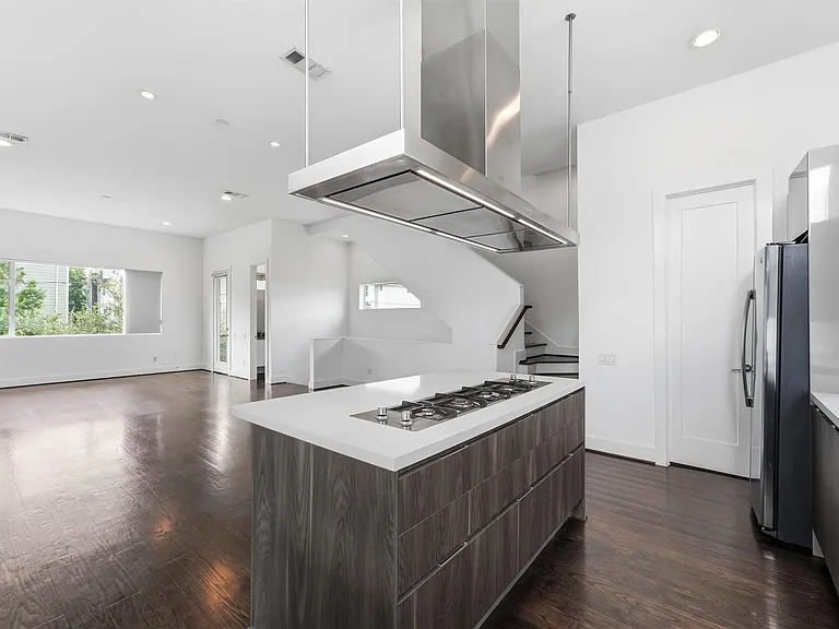 1155 W 17th St — Photo 13