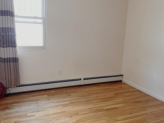 3rd image of 16014 79th Ave #1