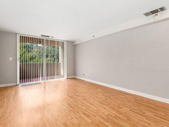 5th image of 1501 Clairmont Rd APT 323