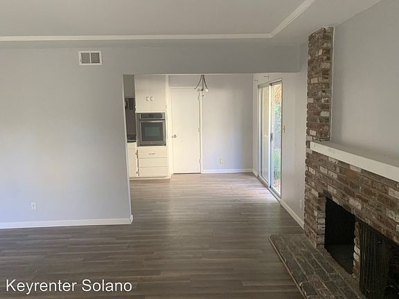 3rd image of 557 Grandview Ct APT B