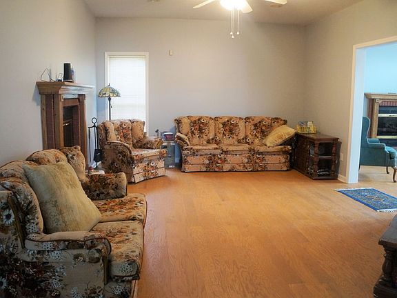 3rd image of 1817 W Mallori Cir