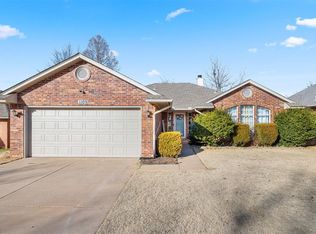 1109 Pruett Dr, Edmond, OK 73003