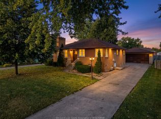 3040 Woodlawn Ave, Windsor, ON N8W 2H7