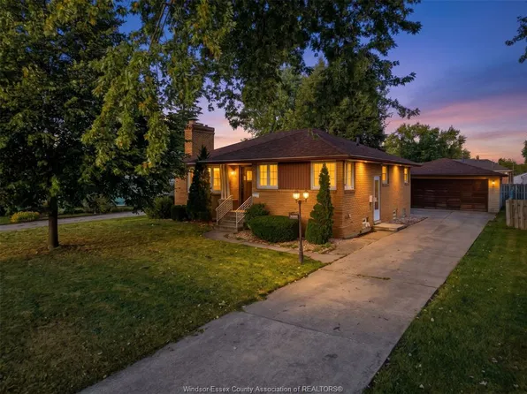 3040 Woodlawn Ave, Windsor, ON N8W 2H7