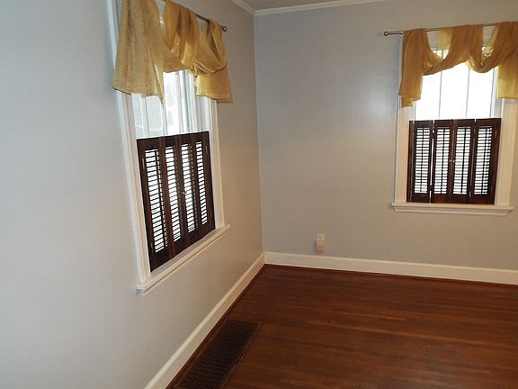 5th image of 184 Fort Hill Ave