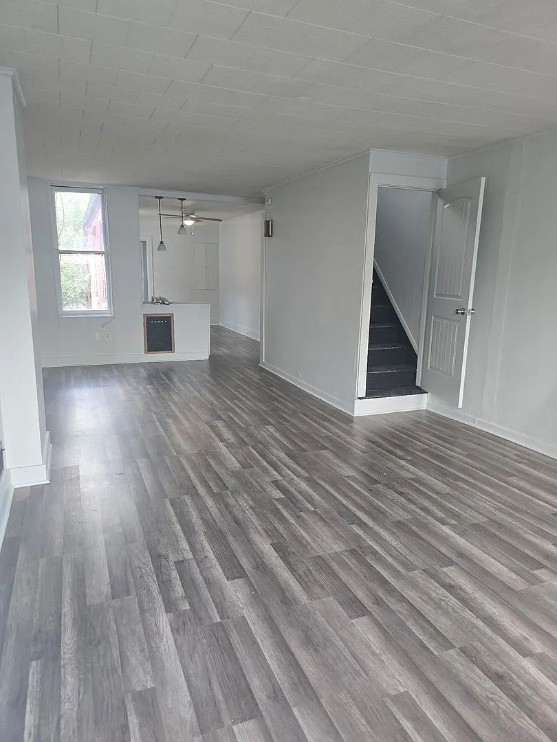 827 N 10th St — Photo 3