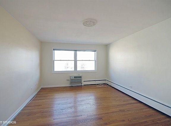 2nd image of 530 W Barry Ave APT 5E
