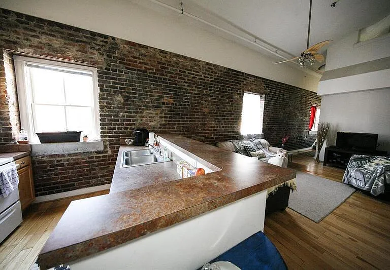 302 N Goshen St #203 — Photo 2